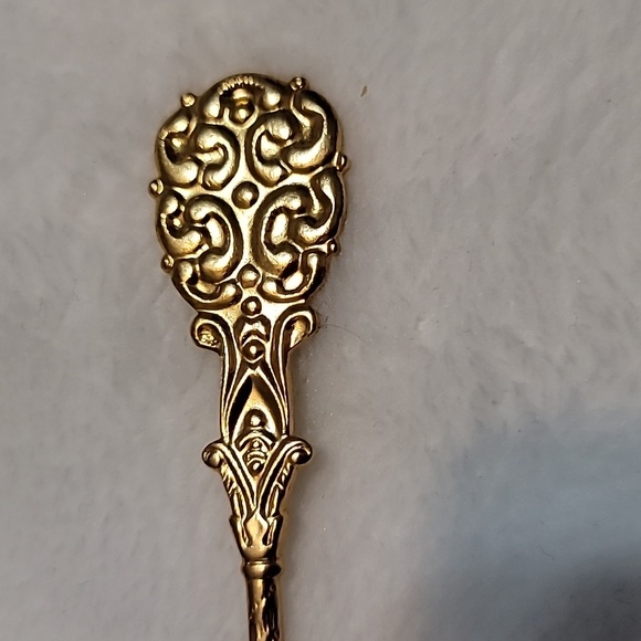 Egypt Souvenir Spoon gold tone enameled pyramid Nile scene. - Picture 4 of 7